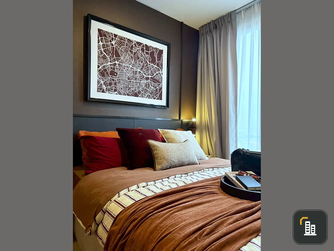 Selling a pre-sale unit at Origin Play Bangkhunnon Triple Station. Nice unit on the 12th floor, great location, convenient transportation. Book now!