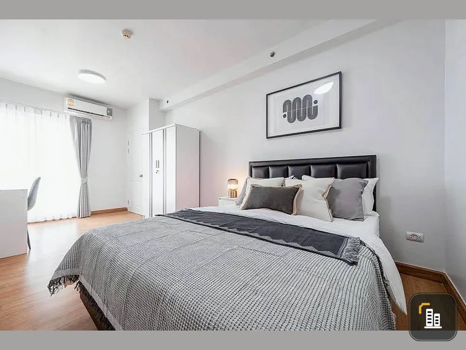 Selling Supalai Park Khaerai-Ngamwongwan, 12th floor. Separate bedroom and kitchen. Beautifully decorated and ready to move in immediately.