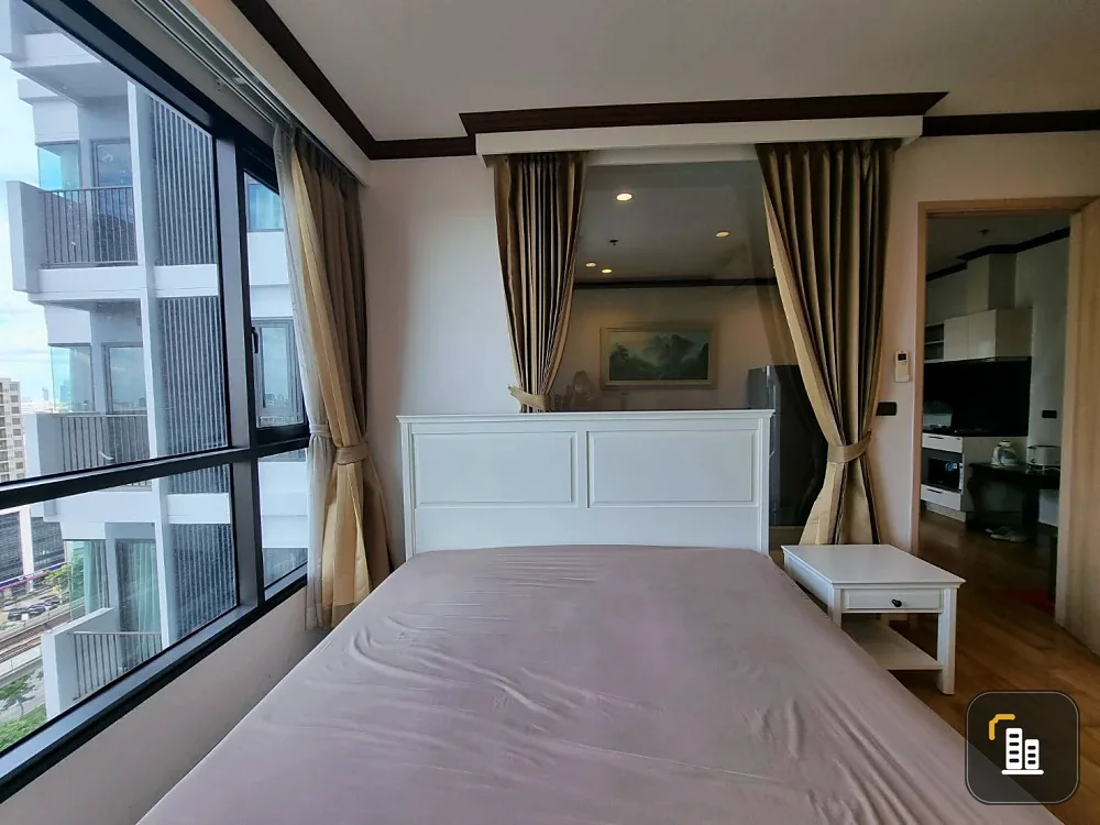 Selling Fuse Sathorn-Taksin 1 bedroom, 1 bathroom unit. Comes with amenities in a prime location. Don't miss out!