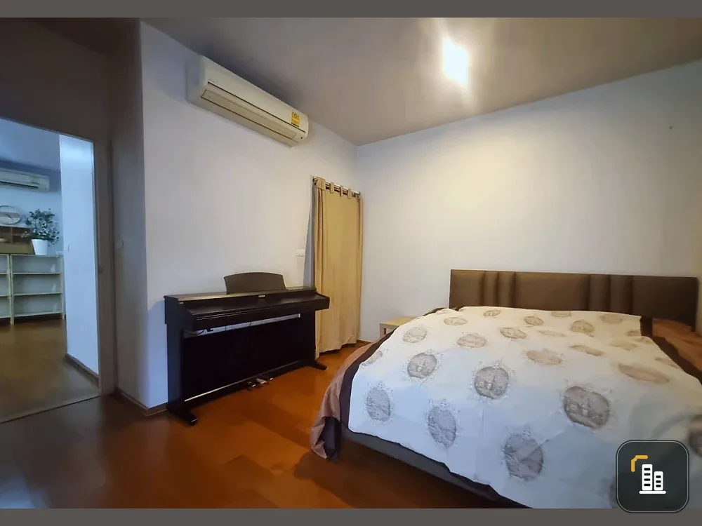 Selling Hive at Sathorn, 8th floor, corner unit, fully furnished, ready to move in. Interested? Book now! (Urgent!)