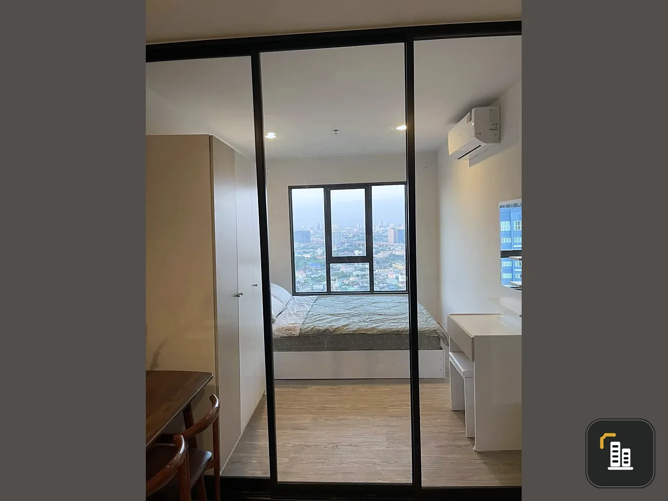 For rent: Regent Home Wutthakat, fully furnished apartment, high floor. Book now before it's too late!