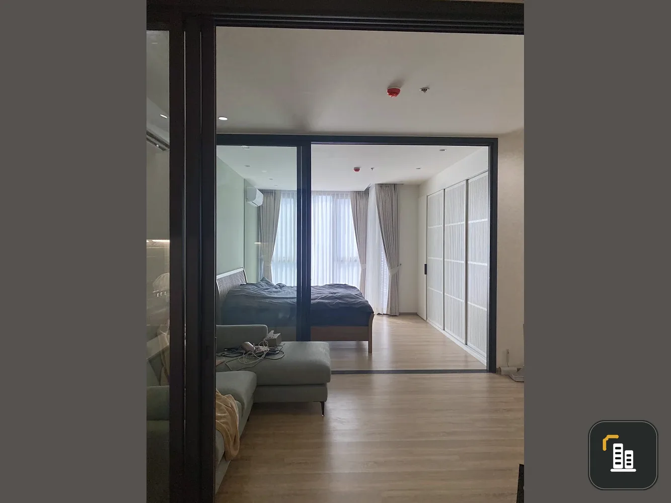Condo for rent, XT Phayathai. Spacious, partitioned rooms with ample living space. Convenient and fully furnished. Book now!