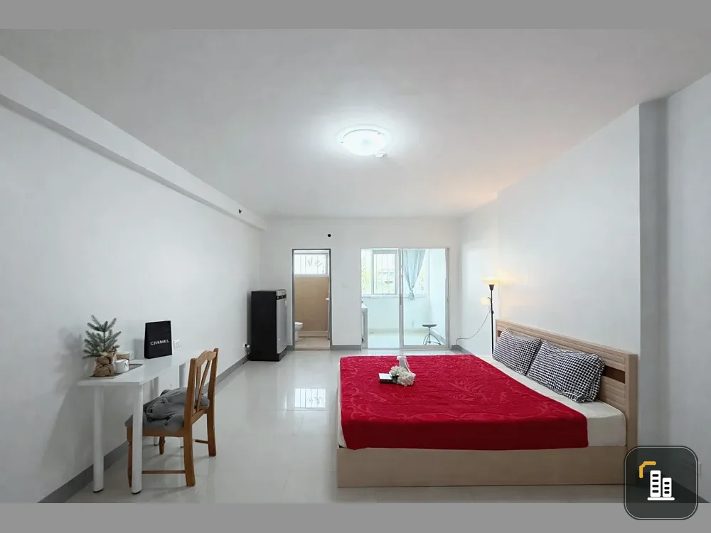 Selling a studio apartment at Supalai Park Srinakarin. It's clean, bright, and very livable. Interested? Book now!