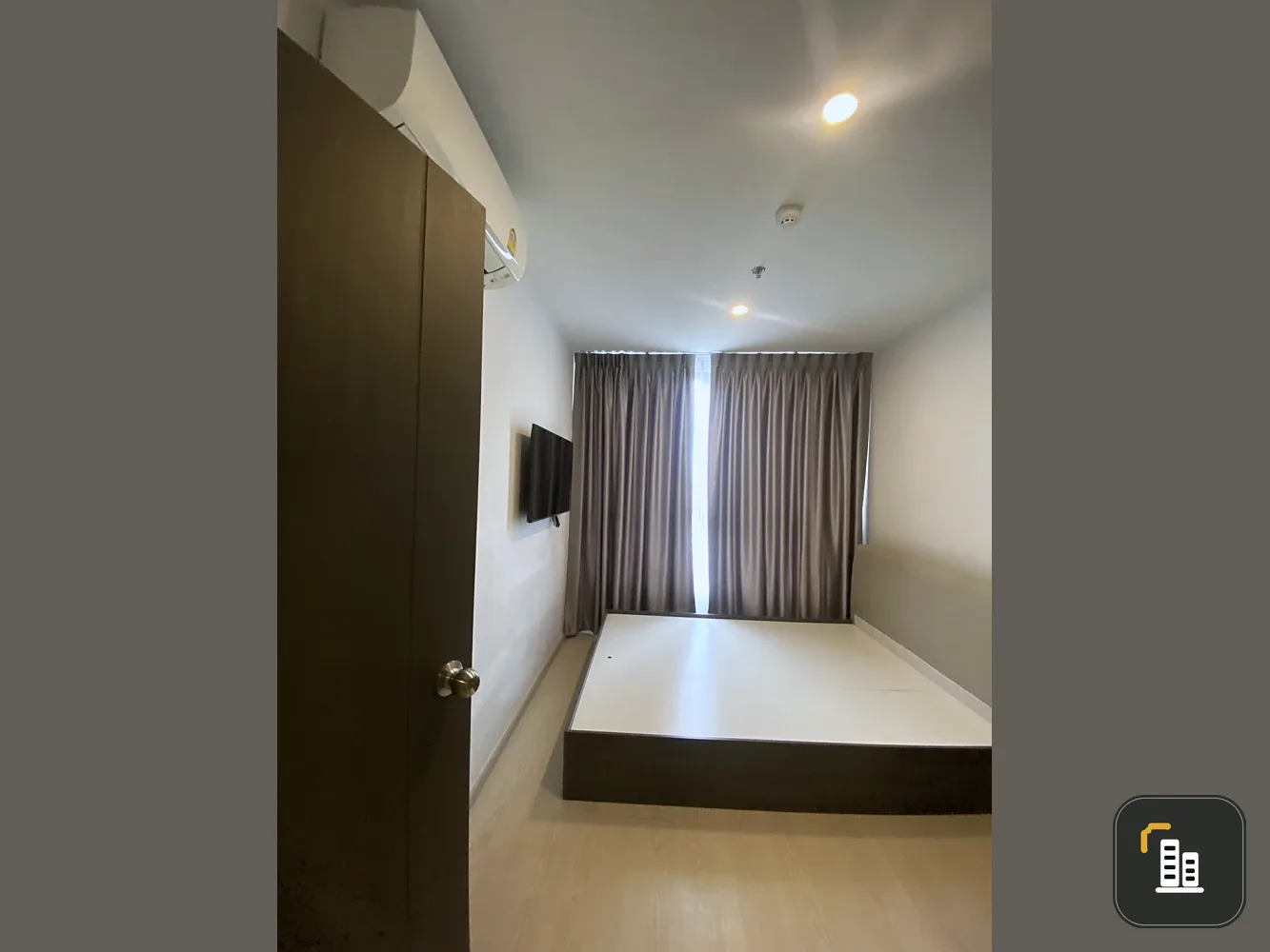 Selling Elio Del Nest 1-bedroom, 1-bathroom unit on the 11th floor. Fully furnished and equipped with appliances. Don't miss out!