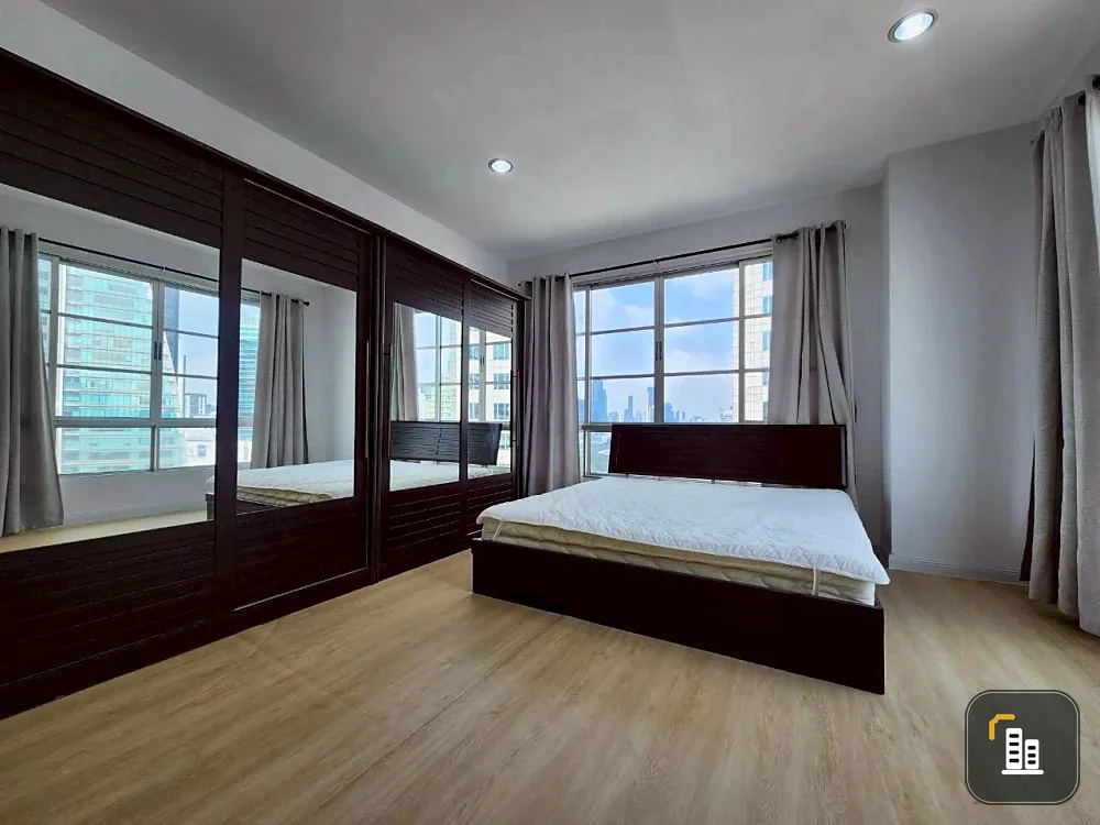 For rent: AP City Smart Sukhumvit 18, large penthouse, 180 sq.m., fully furnished, expansive views, ideal for families or those seeking convenience.