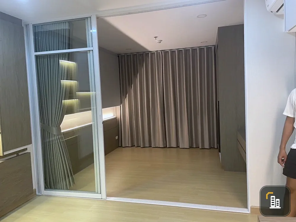Selling Supalai Veranda Ramkhamhaeng condo. Nice unit with high-quality built-in furniture. Excellent location. Don't miss out!