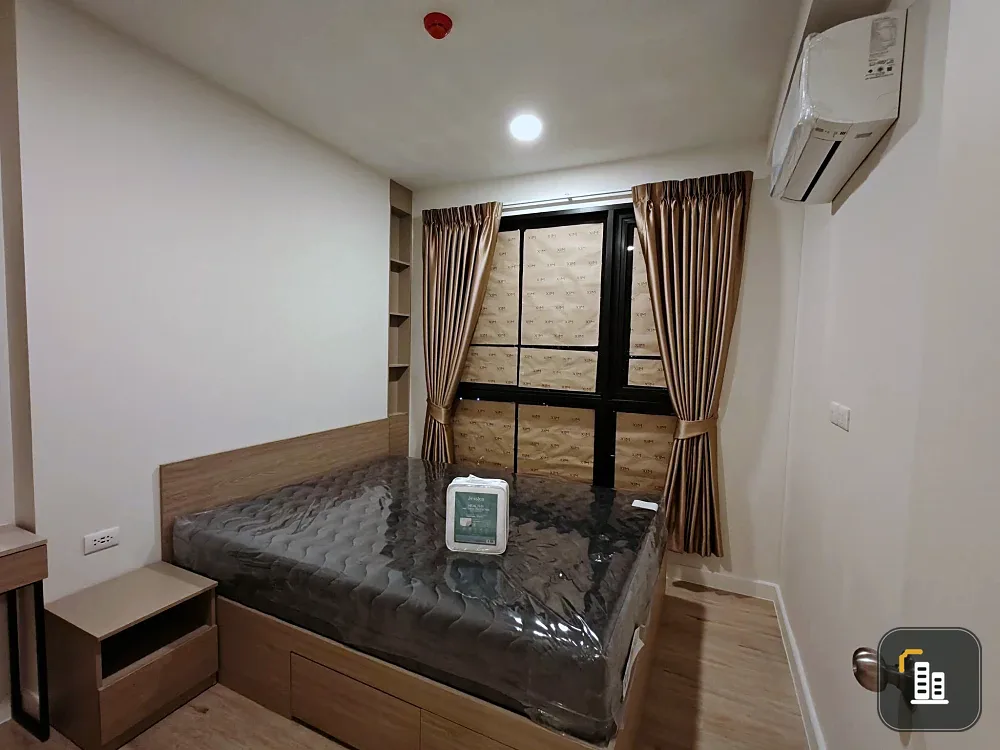 For rent: Xim Suksawat - Rama 3. City and river view from the balcony, no tall buildings obstructing the view. The room is divided into separate zones