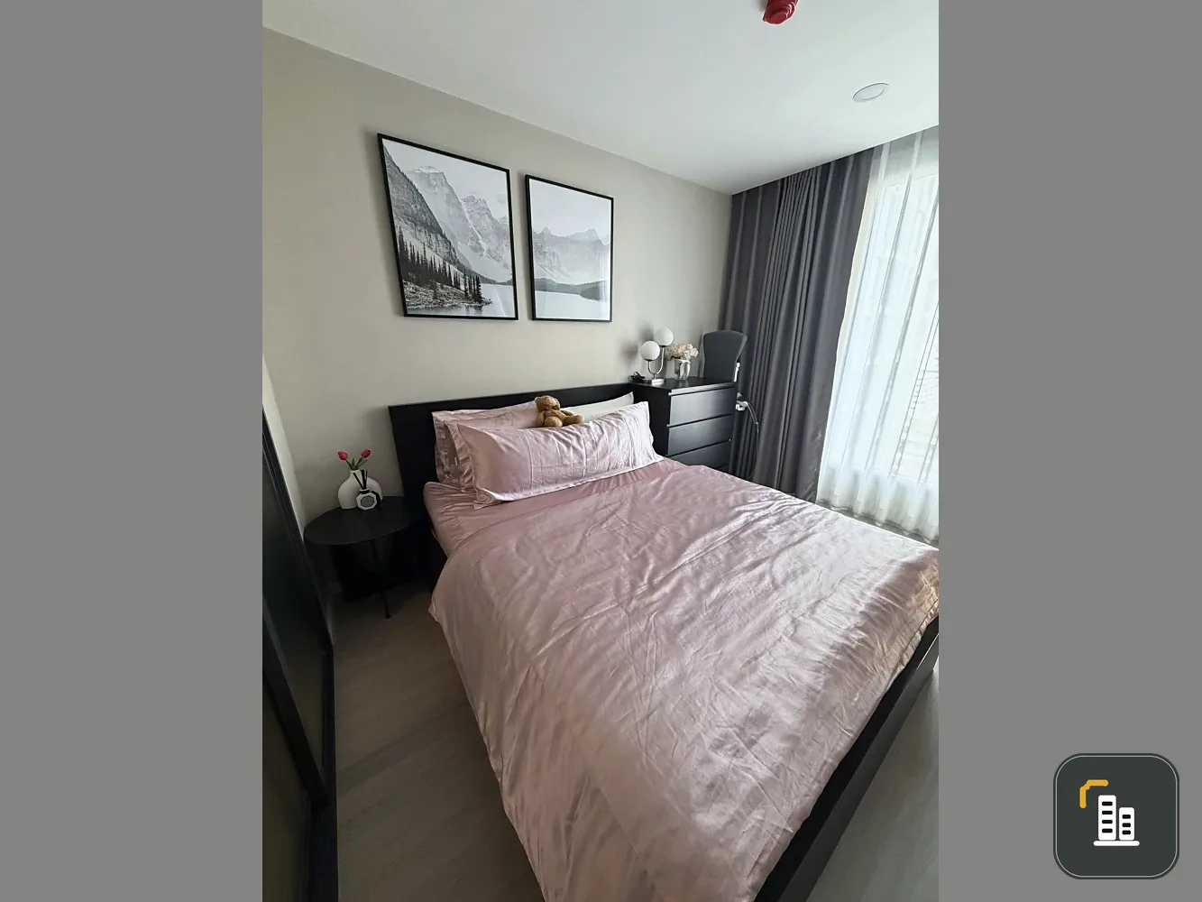 For sale: Denim Chatuchak, 1-bedroom unit with beautiful pool view. Fully furnished with built-in furniture. Quiet and private.