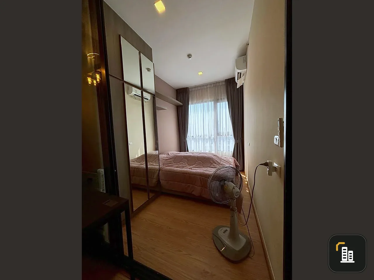 Selling or rent a fully furnished, built-in unit at Knightsbridge Prime On-nut. Located on a very high floor with stunning city views. A must-have!