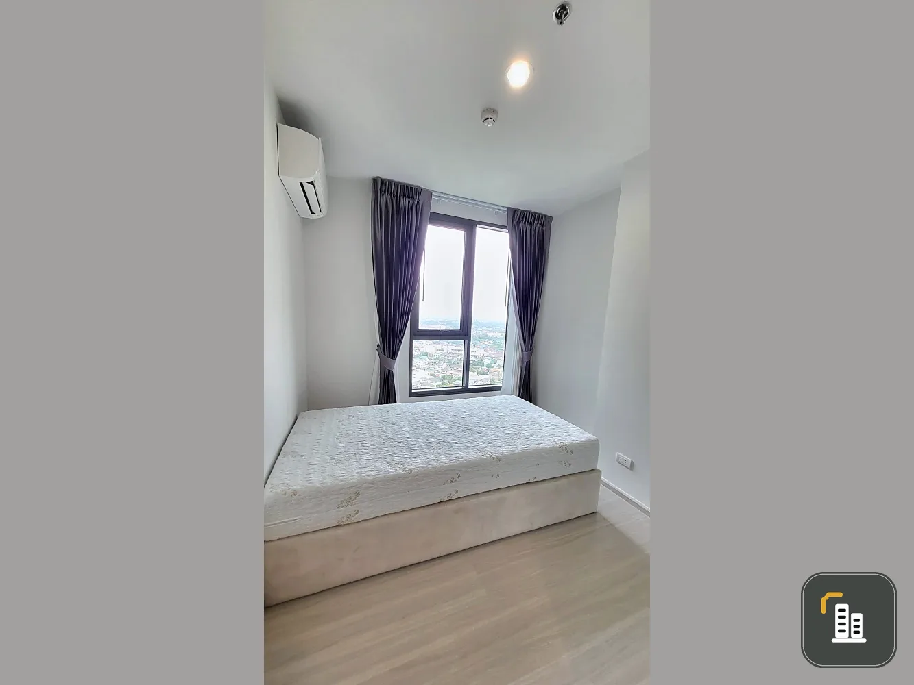 Condo for rent at Parkland Phetkasem 56. Large and comfortable unit with ample living space. Book now! Don't miss out!