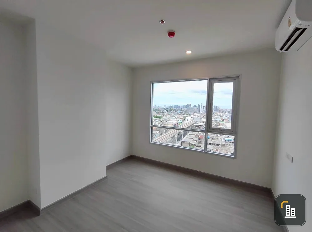 Selling 1-bedroom unit at The President Charan - Yaek Fai Chai Station. Spacious living area in a prime location. Book now!