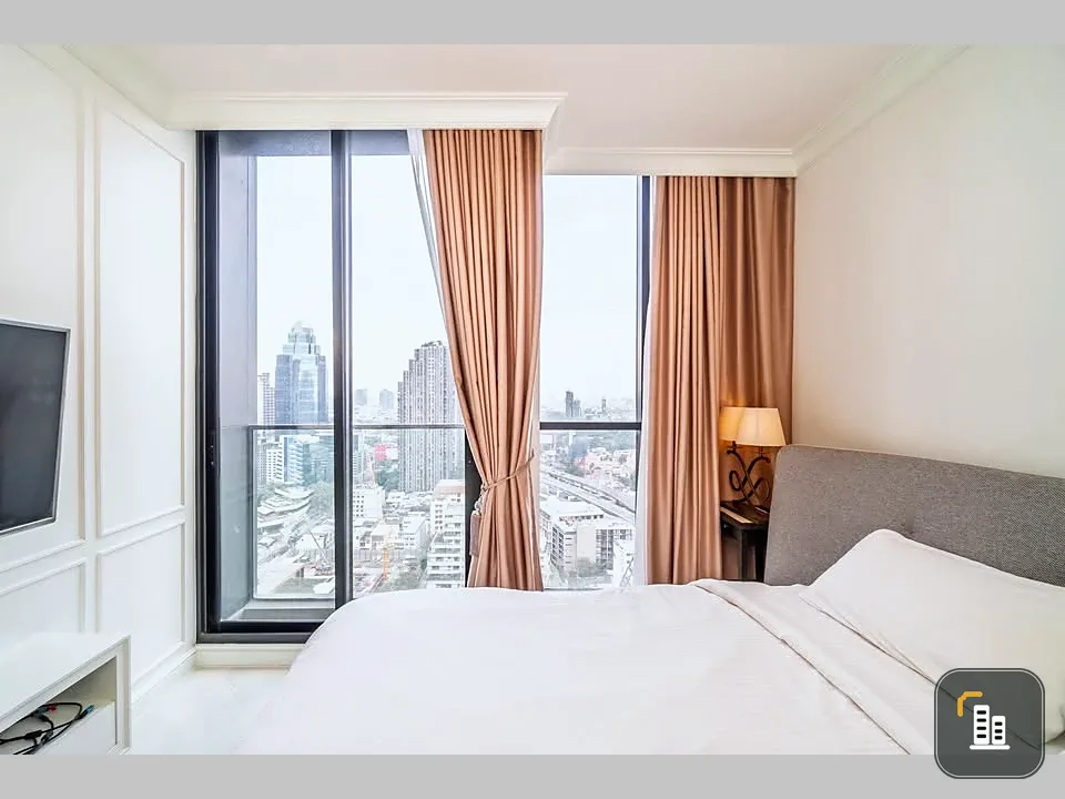 Selling a Noble Ploenjit condo, 25th floor. A lovely unit, fully furnished. Book now!