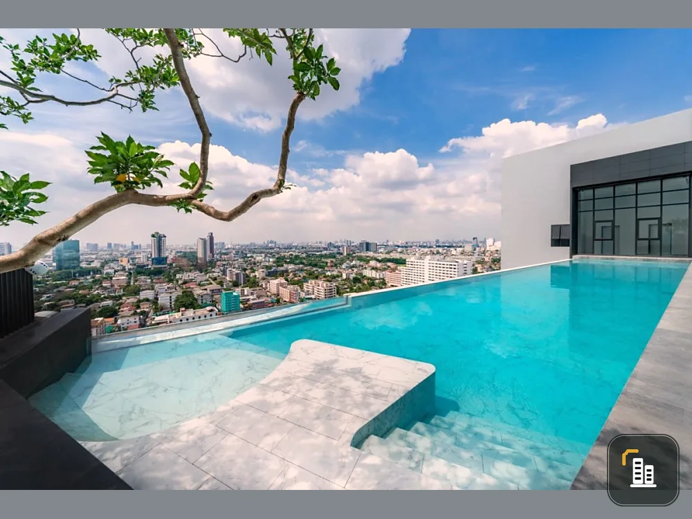 Selling at par, not positive Selling a reservation at Centric Condo Ratchayothin, corner room, don't miss it.