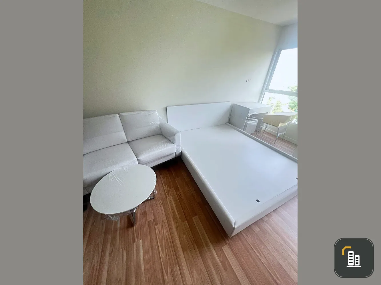 We Condo for sale, fully furnished with Modernform furniture and air conditioning. Convenient location. Don't miss out!