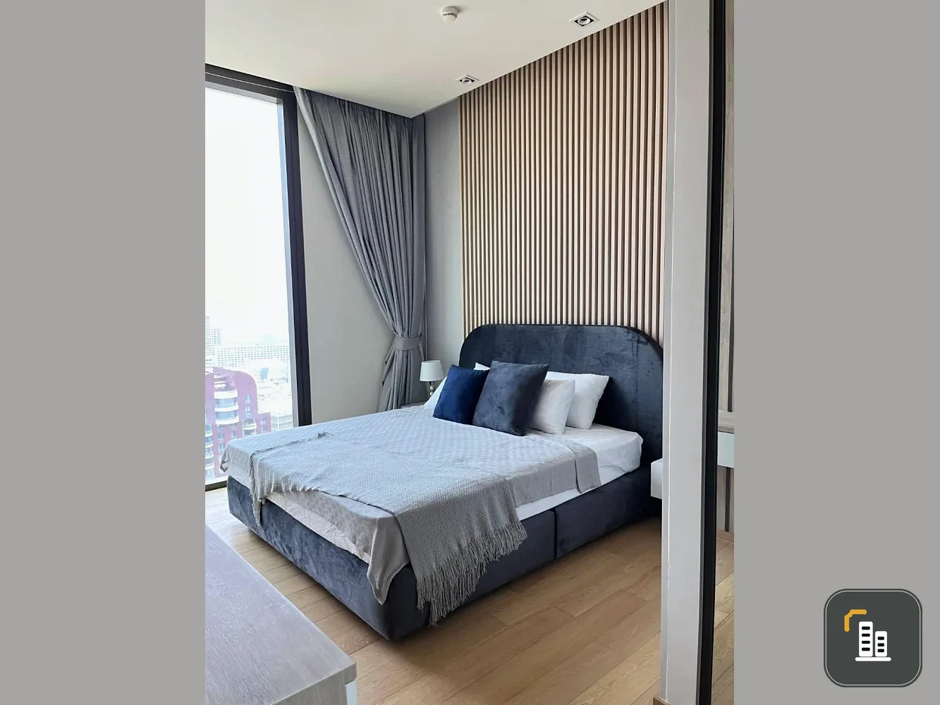 For rent: 28 Chidlom condo. Spacious unit with ample living space. Don't miss out!