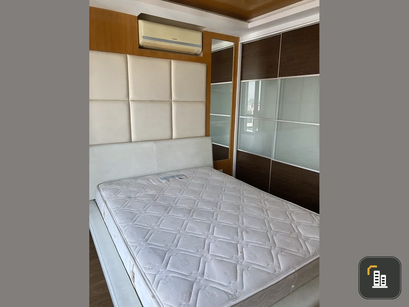 Condo for rent at Diamond Ratchada. Spacious and comfortable unit with ample living space, fully furnished with appliances. Book now!