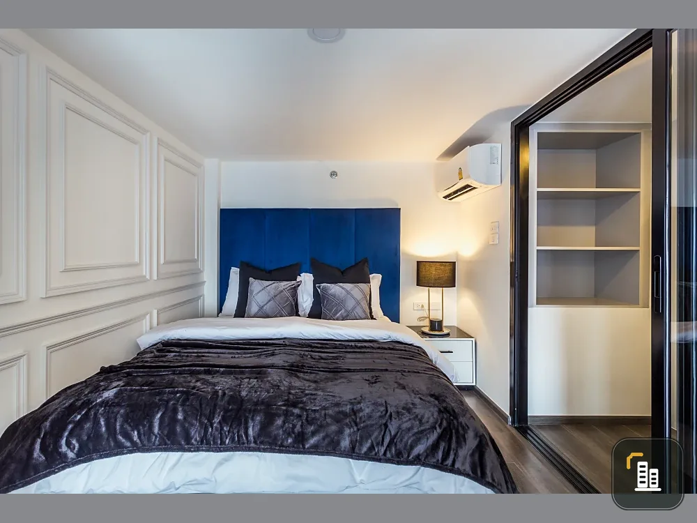 For sale/rent Condo Night at night, Space Ratchayothin, next to BTS Phahonyothin 24.