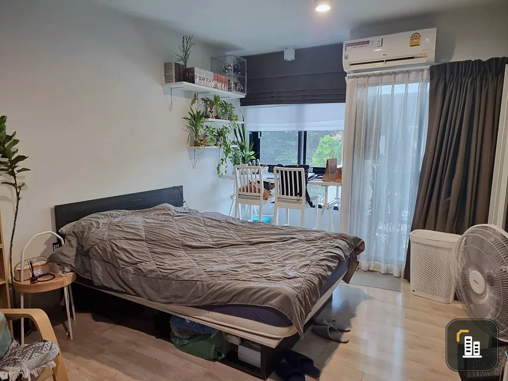 Estabe Phaholyothin 18 condo for sale. This low-rise 8-story condo features a cozy, homey design that's warm and inviting. Book now!