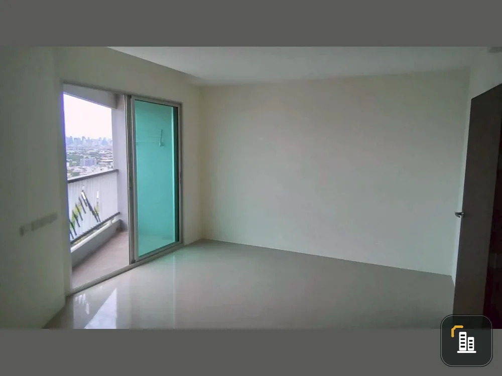 For sale: Assakarn Place Srinakarin, 23rd floor unit with beautiful high-floor views. The unit is clean, spacious, and unfurnished. Book quickly!