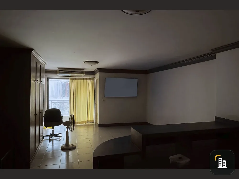 Selling Champs Elysées Tiwanon Condo. Great price, spacious rooms, security guards in every building, quiet environment. Book now!