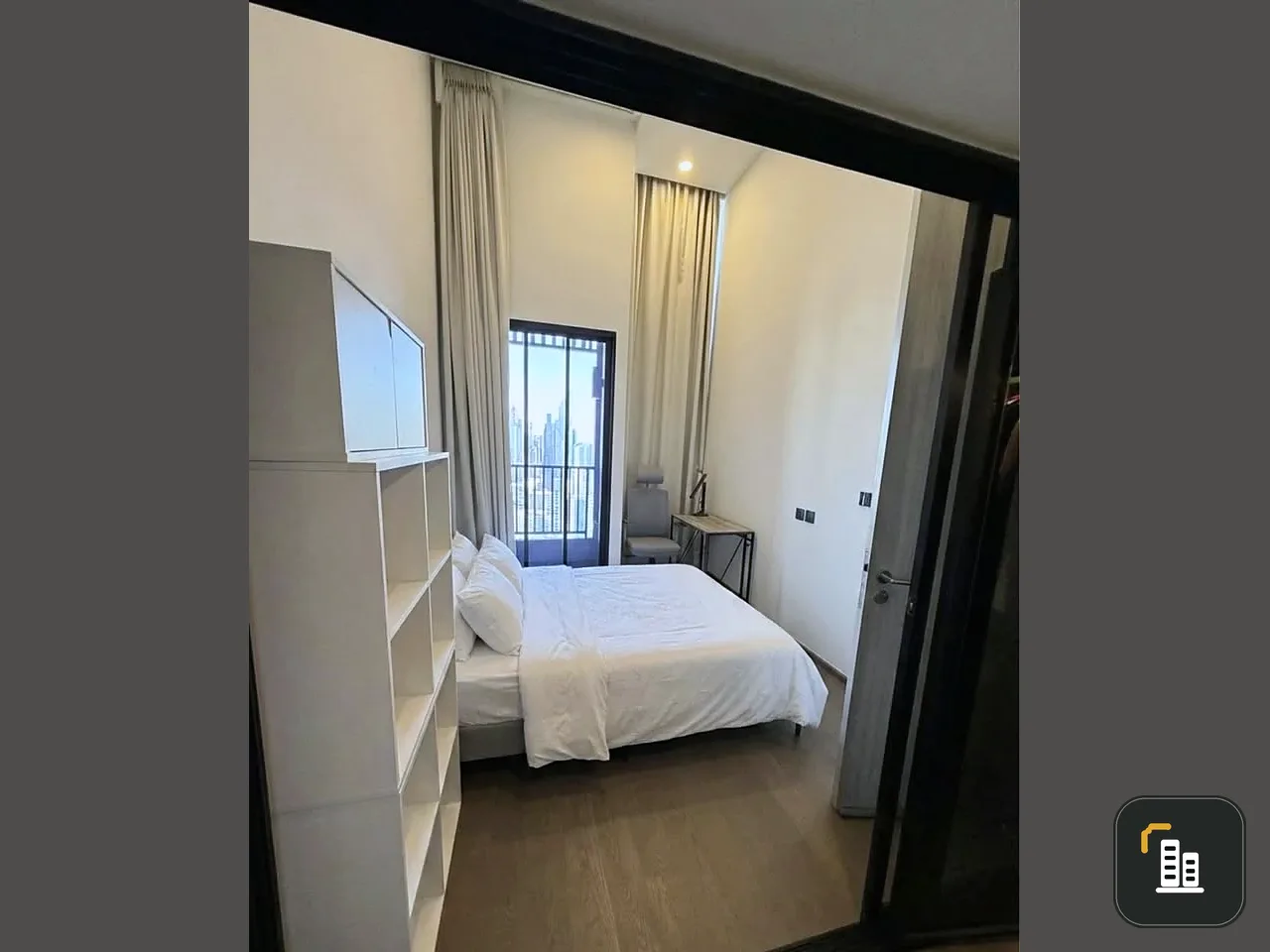 Selling Park Origin Chula Samyan Duplex unit. High ceilings, spacious and airy. 2 bedrooms, 2 bathrooms. Mahanakhon Tower view! Book now!