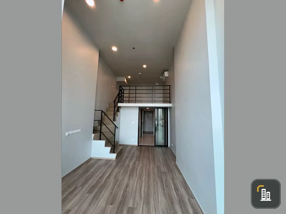 Selling Culture Thonglor 1-bedroom studio hybrid unit. Very high floor, unobstructed view, absolutely stunning! Book now!