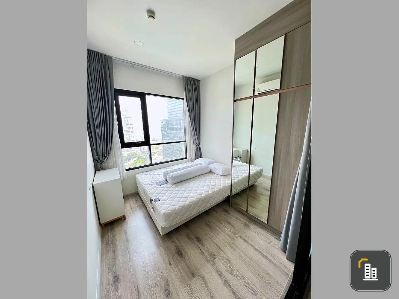 Condo for sale: Knightsbridge Prime Ratchayothin. Nice, spacious unit on a high floor. Book now!