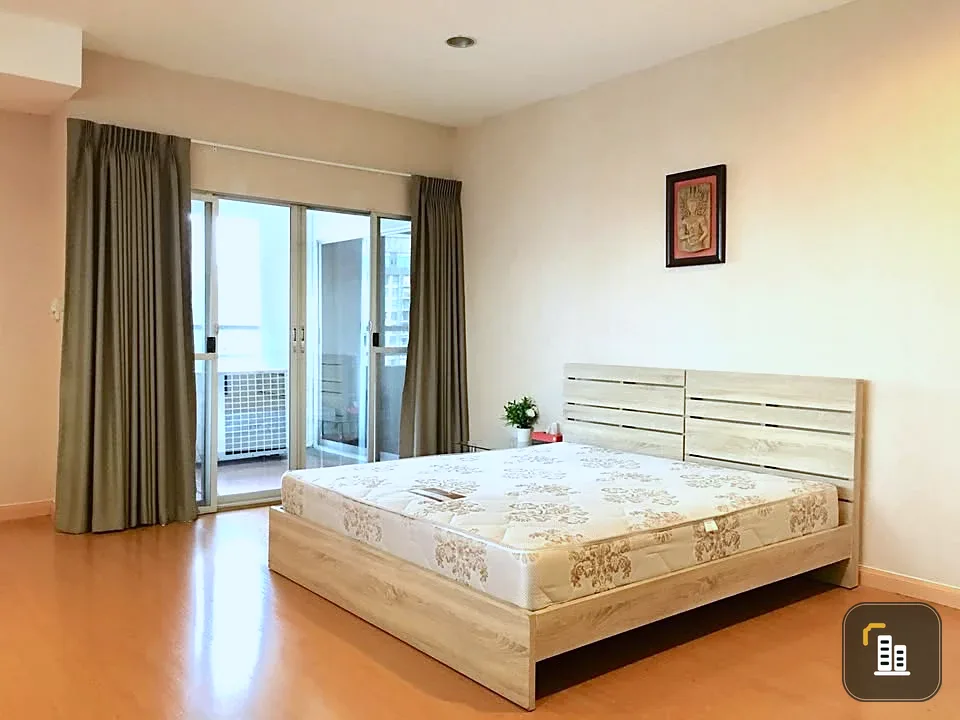 For rent: Waterford Diamond Sukhumvit 30/1. High floor unit with excellent ventilation. Fully furnished and equipped with all appliances. Book now!