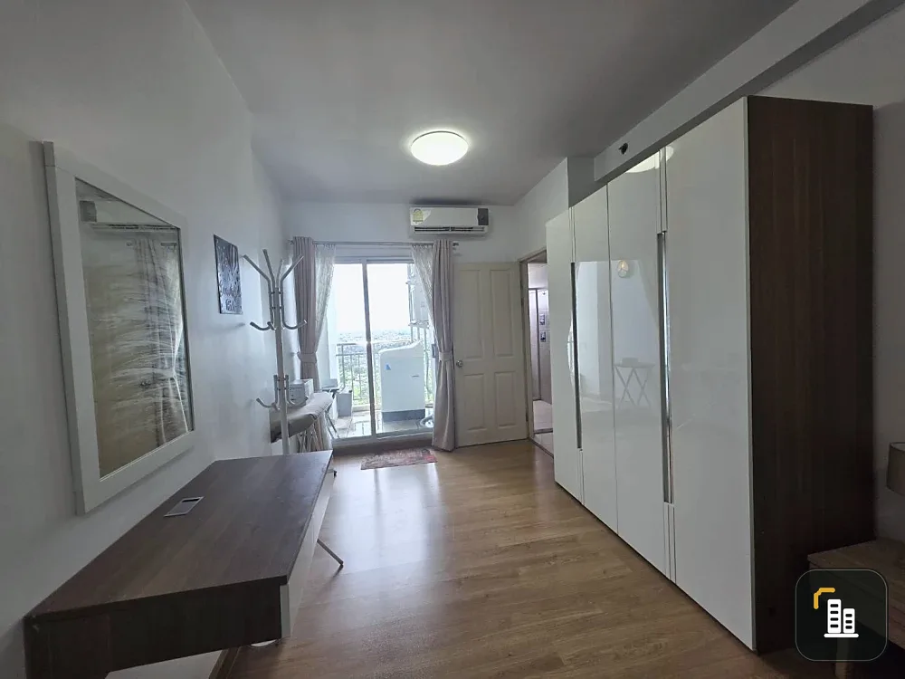 The room is in a very good position, not far from the elevator, not next to the garbage room, pool view, rent at Supalai Park Ratchaphruek-Phetkasem