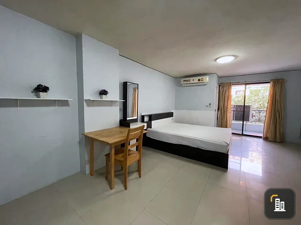 Urgent sale! Champs Elysees Tiwanon, ready-to-move-in condo at an affordable price. Own it today! Don't miss out!