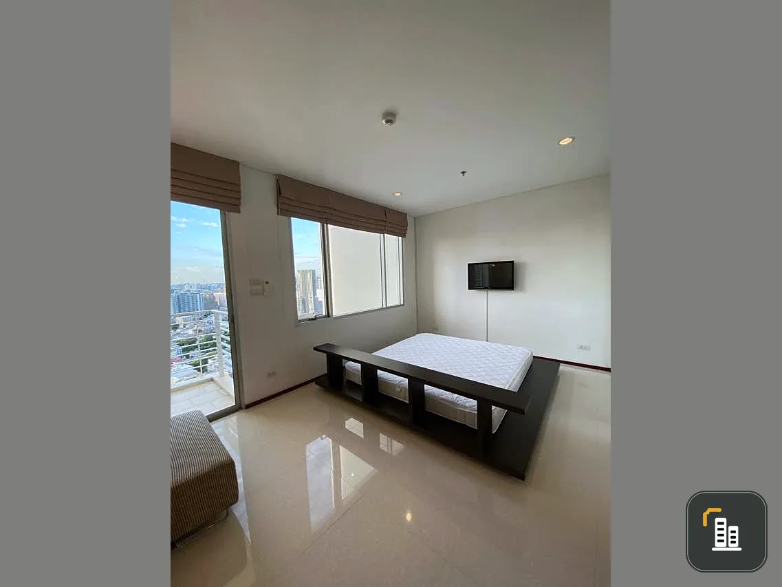 Condo for rent, Villa Sathorn, spacious unit on the 36th floor with river view and Iconsiam view. The balcony offers high privacy. Book now!