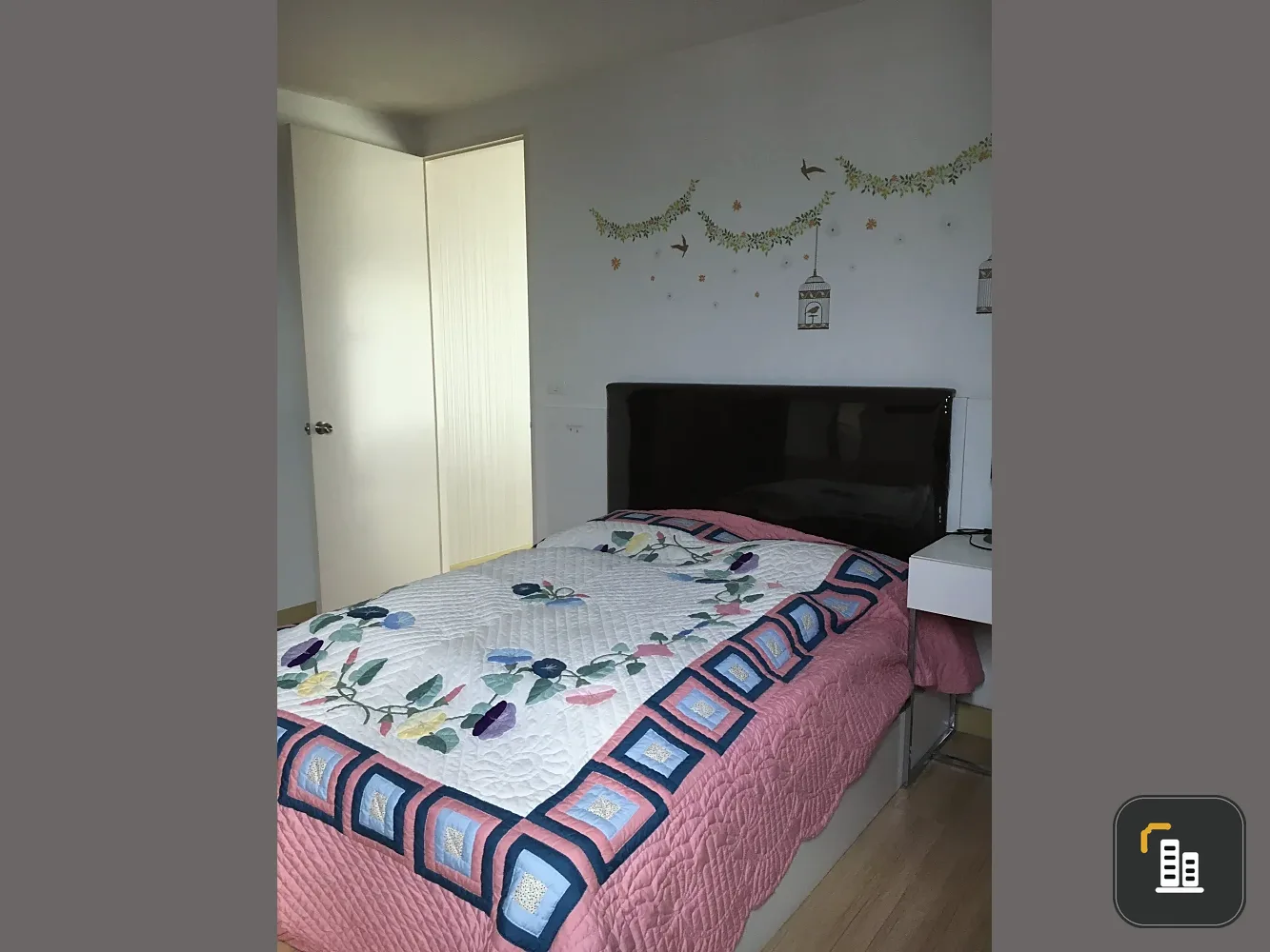 Selling The Parkland Srinakarin Lakeside. Spacious unit with ample living space, beautiful view, and fully furnished. Don't miss out!