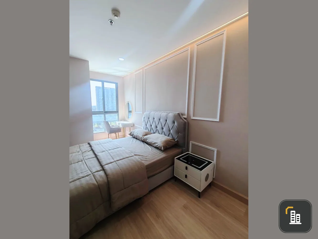 Selling Ideo Wutthakat, 30.6 sq.m. unit on the 11th floor with pool view. Nicely decorated and very livable. You'll regret not booking it!