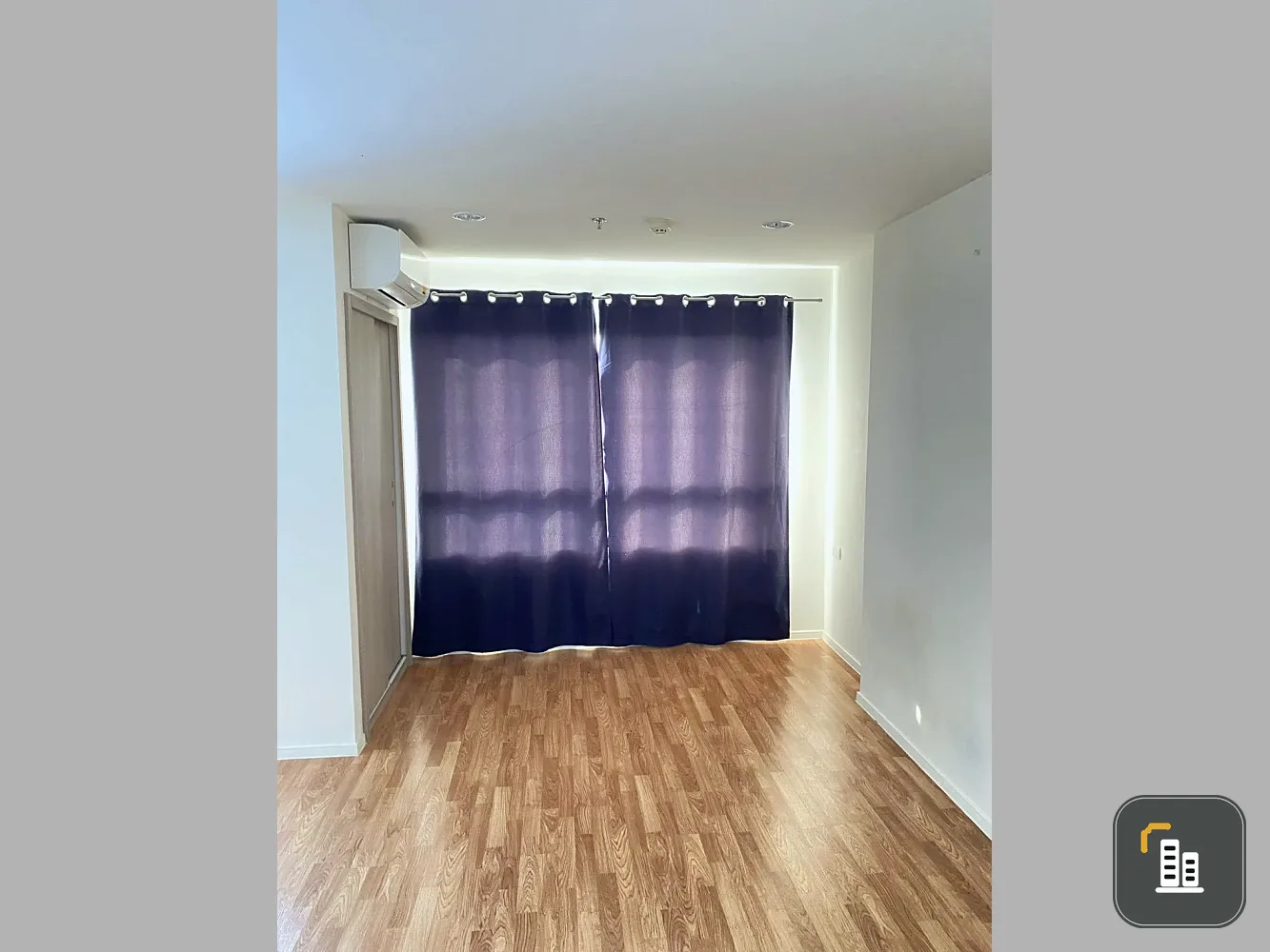 Selling an unfurnished unit at Lumpini Park Phetkasem 98. It's not on a high floor, perfect for those who love to decorate their own space. Book now t