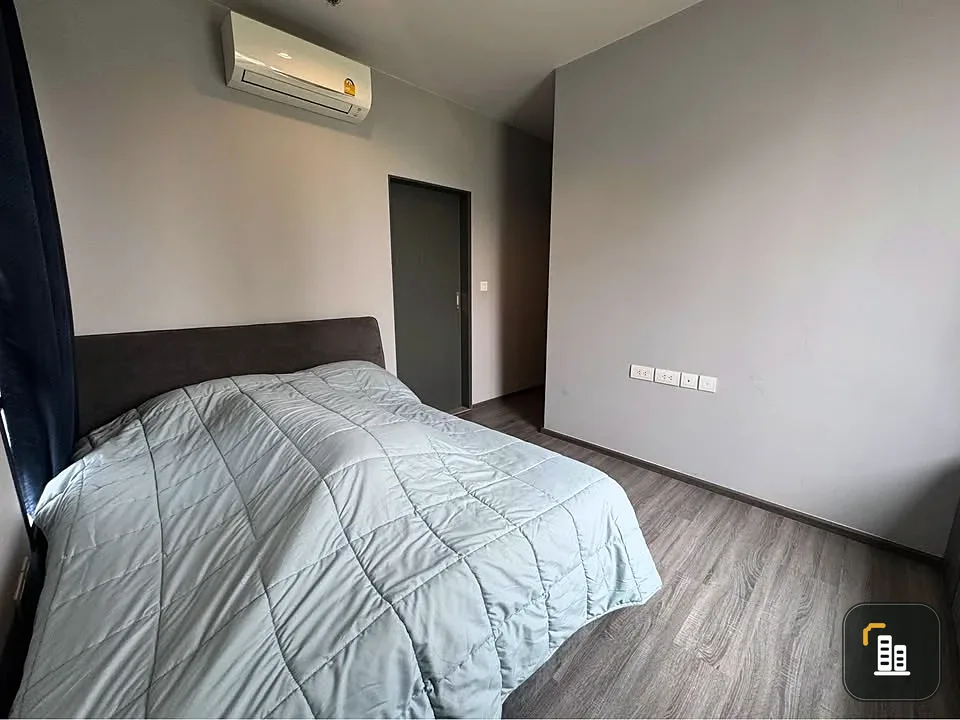 Selling Ideo Mobi Rangnam, 21st floor, corner unit. High floor, unobstructed view, overlooking the garden. Quiet and peaceful, not crowded. Book now!