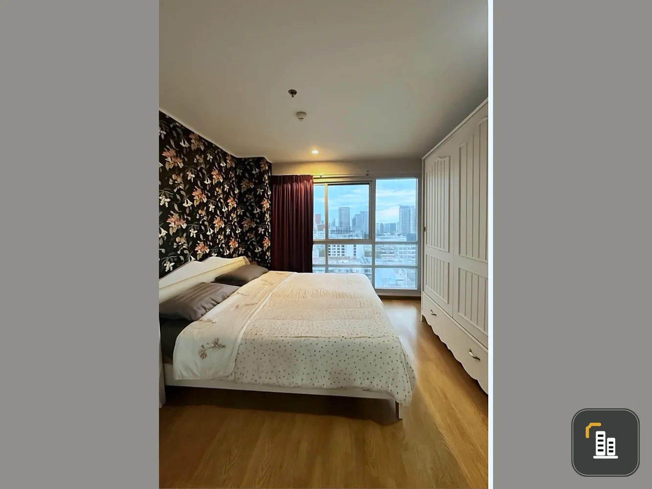 Selling U Delight @ Huaykwang Station, high floor unit, fully furnished, spacious. Book now!