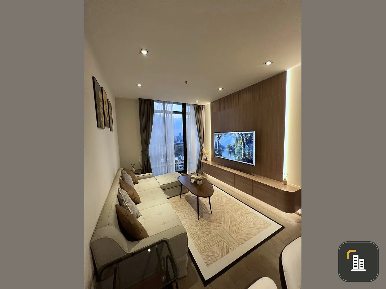 For rent: Park 24 Origin Phrom Phong, corner unit with Chao Phraya River, Benjakitti Park and skyscraper views. Book now!
