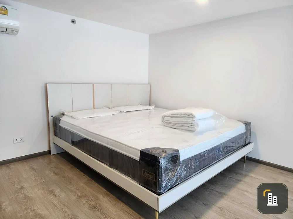 Condo for rent at SOHO Bangkok Ratchada. Nicely decorated unit with complete amenities. Book now, don't miss out!