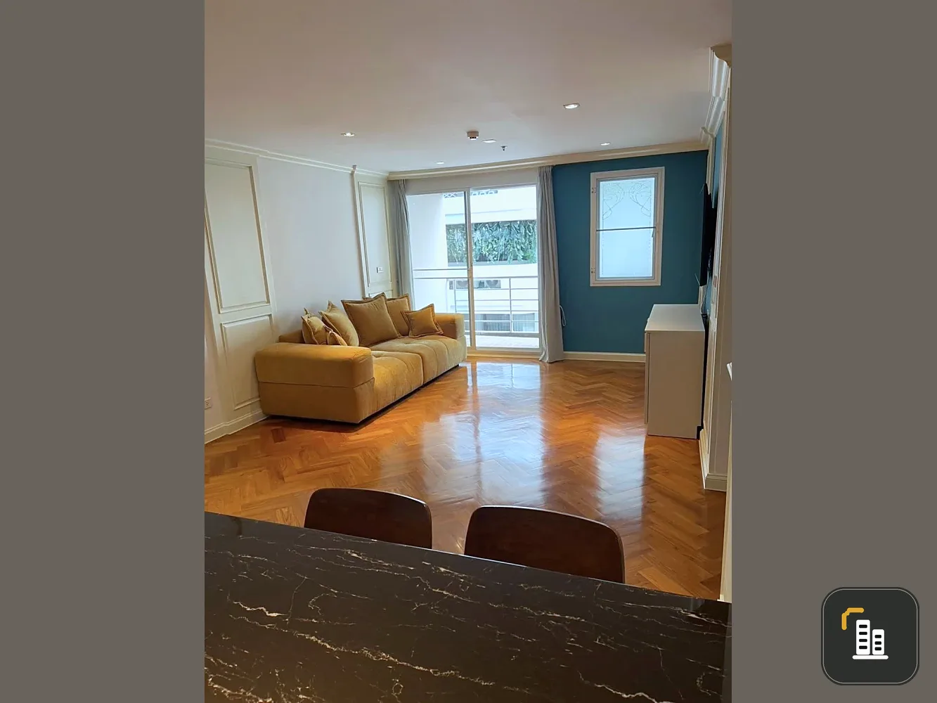 For rent: Serene Place Sukhumvit 24. Spacious and comfortable room with ample living space and complete amenities. Book now, don't miss out!