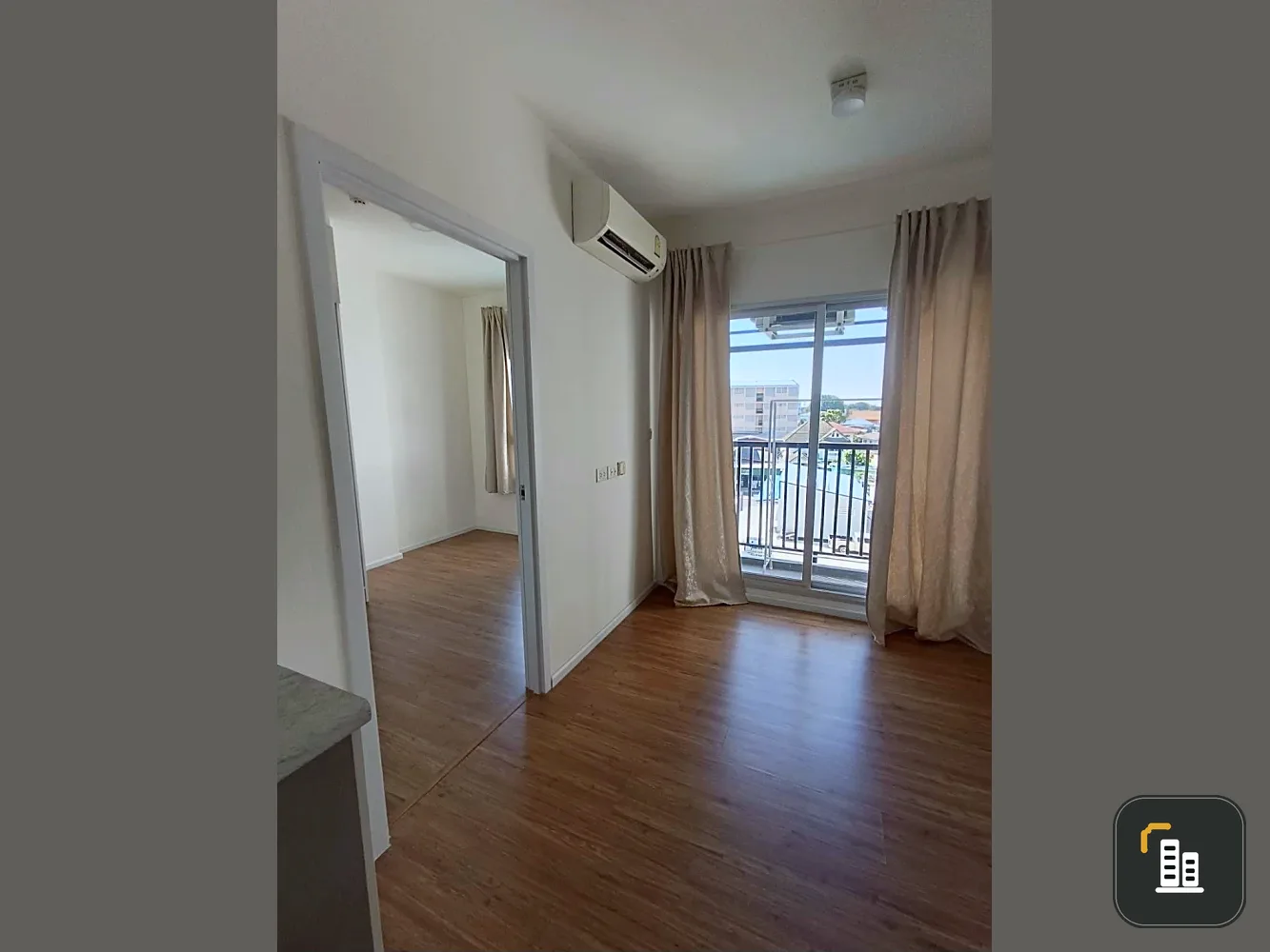 For sale: Notting Hill Sukhumvit – Praksa, a lovely unit on the 4th floor with a great location and pool view. Don't miss out on this amazing deal!
