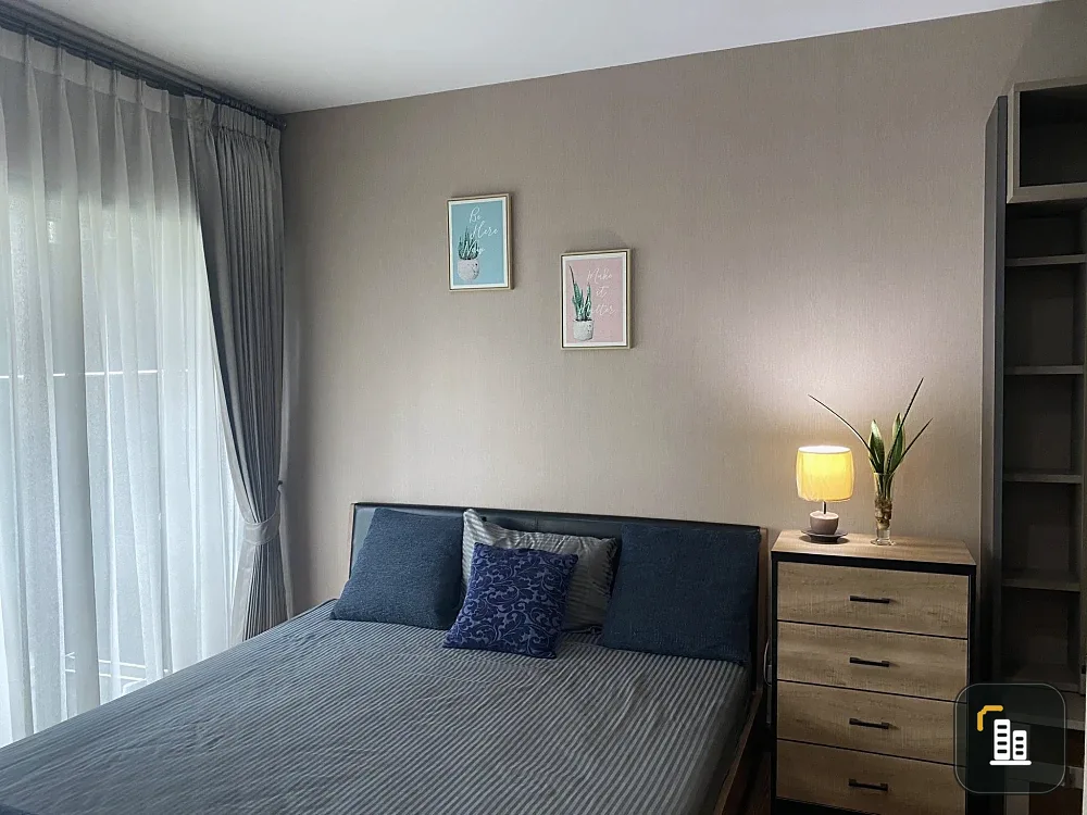 Noble Remix Sukhumvit 36, Building B, 3rd floor, for rent. Very spacious balcony. Book now!