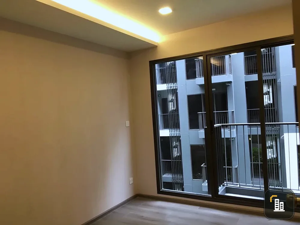 Selling The Politan Breeze, unfurnished unit, low floor, very livable, perfect for those who love decorating their own space. Book now!