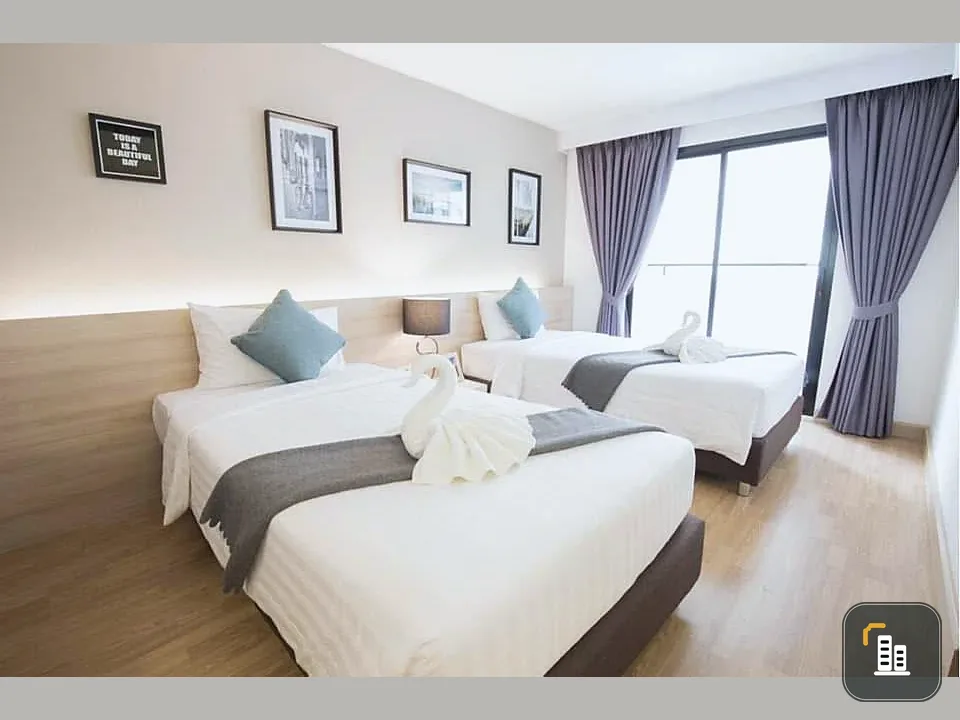 For sale or rent: Level Condominium, corner unit, quiet area, fully furnished. Book now!