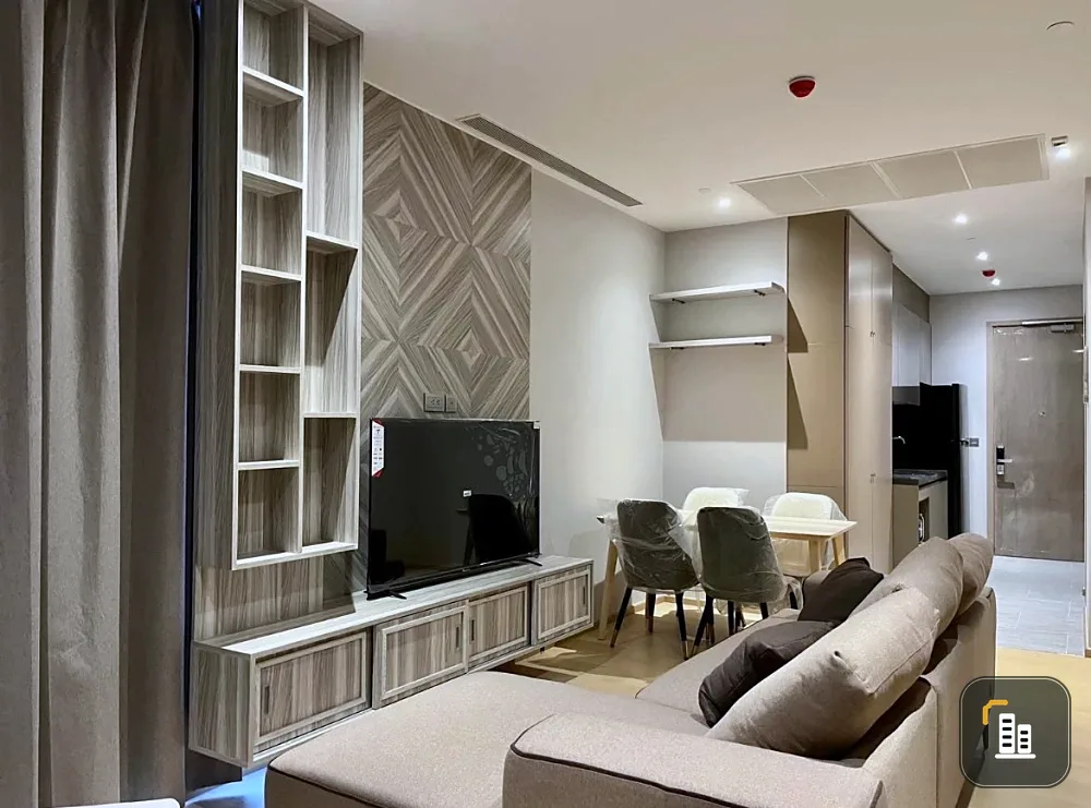 For rent: Ashton Asoke-Rama 9, top-floor unit with expansive glass balcony and fully furnished with built-in features. Book now!