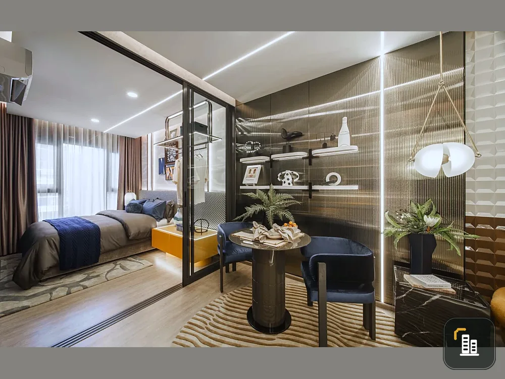 Selling down payment for Aspire Huai Khwang. High-floor unit, great location, beautiful view, and complete amenities. Book now!