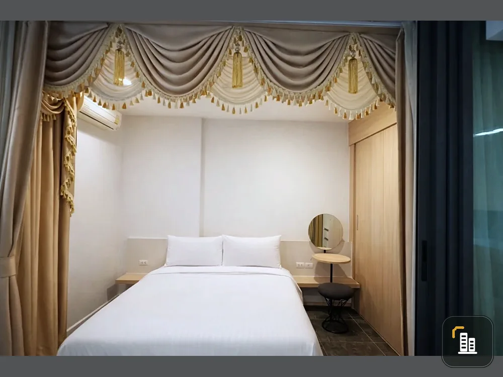 Condo for rent: Bright Wongwian Yai. Nice room, fully furnished with appliances. Just bring your belongings and move in! Don't miss out!