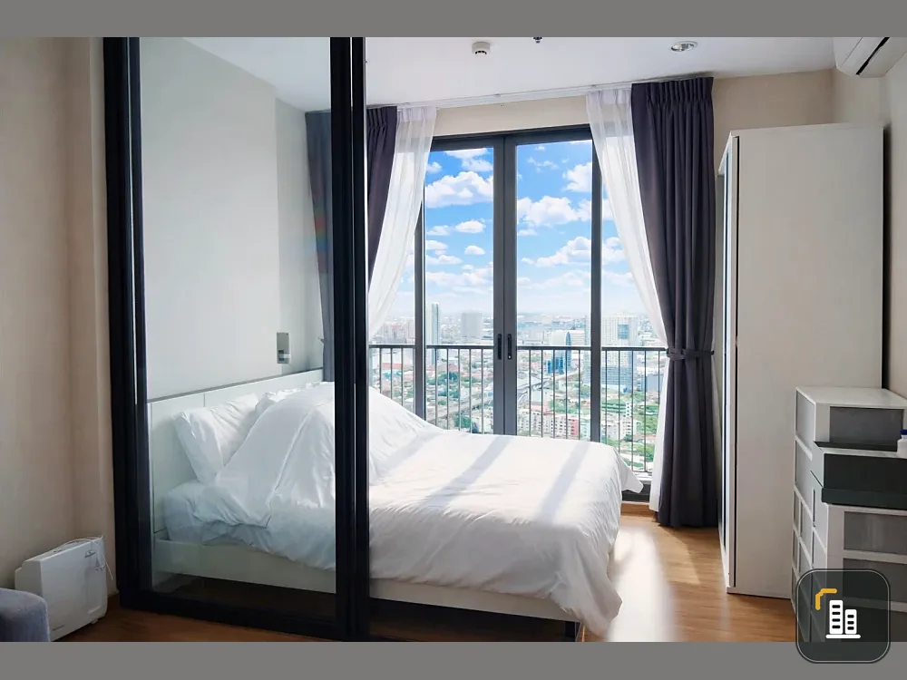 Selling The Tree RIO Bang-Aor Station condo, 39th floor, with stunning Chao Phraya River view. Fully furnished and ready to move in.