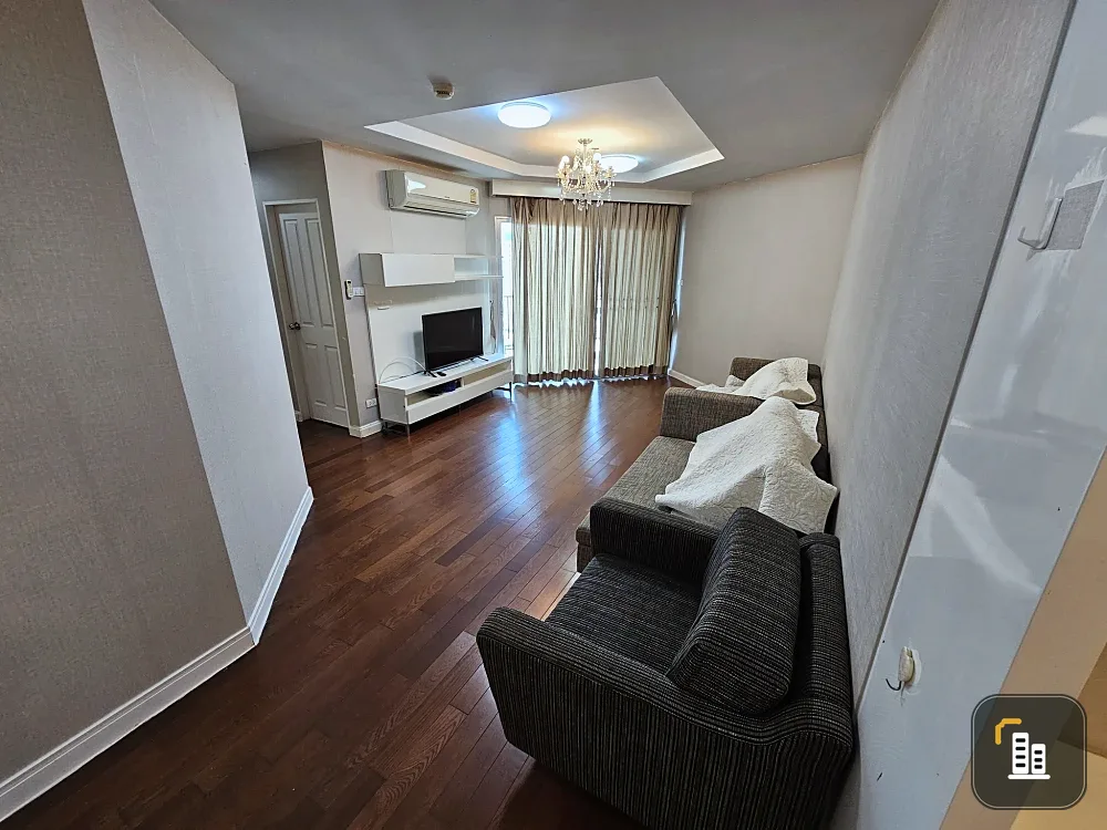 Spacious condo for rent at Belle Grand Rama 9. Excellent living space on the 28th floor with stunning views. Don't miss out!