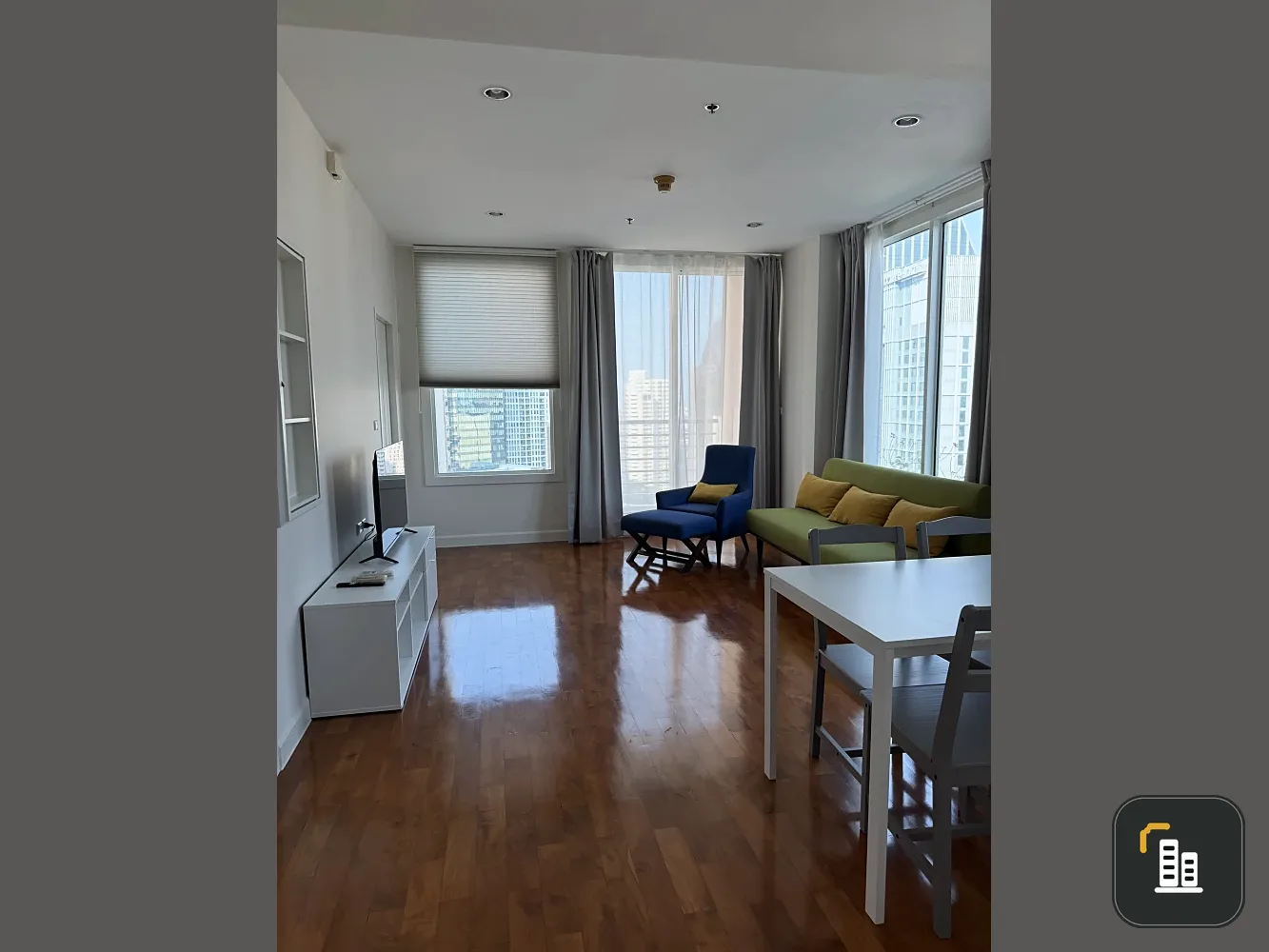 For rent: Siri Residence Sukhumvit 24. Cozy living room and ample storage space. Enjoy beautiful city and garden views from the 25th floor corner unit