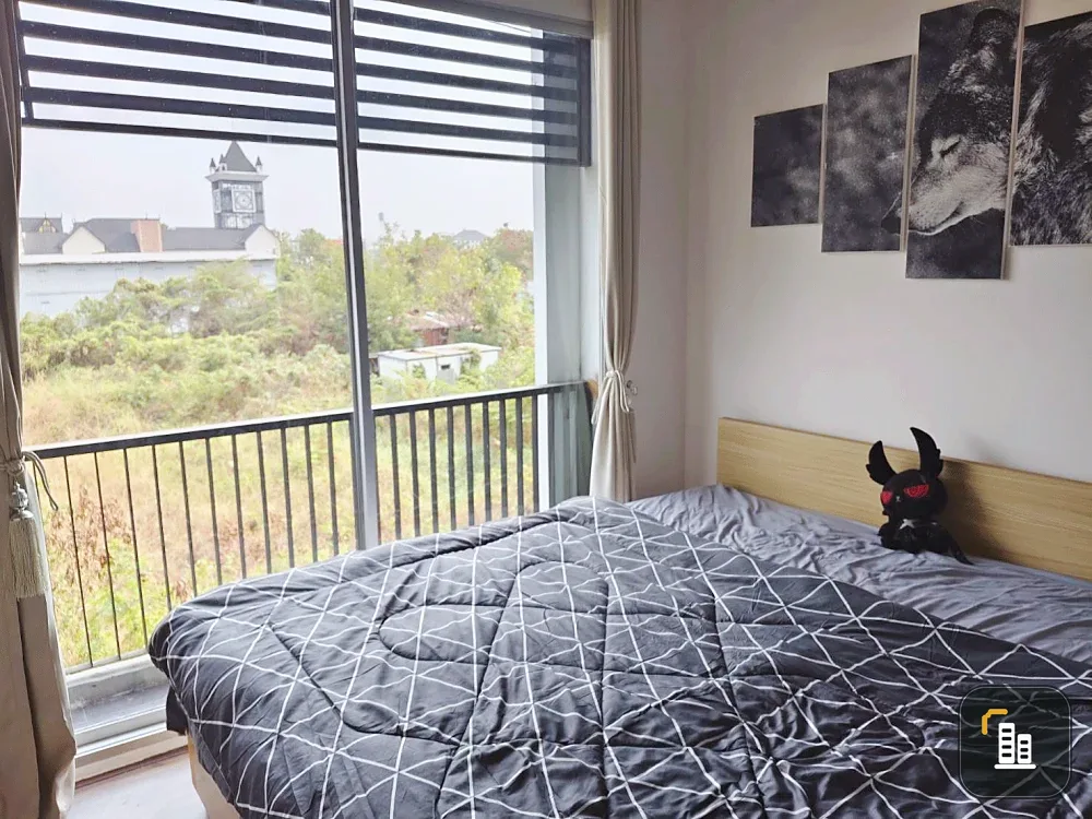 Selling A Space Me Sukhumvit 77. Enjoy green space views, close to nature, and a very relaxing atmosphere. Fully furnished and decorated. Book now!